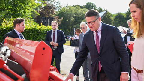 Ministerpräsident Boris Rhein besucht den Gewerbepark Hüttenwerk in Michelstadt