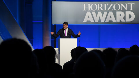 Ministerpräsident Boris Rhein bei der Verleihung des Horizont-Preises