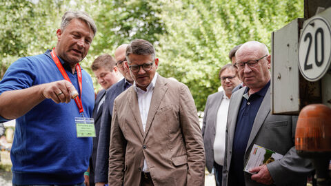 Ministerpräsident Rhein auf dem Ochsenfest in Wetzlar