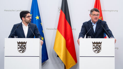 Ministerpräsident Rhein und Wirtschaftsminister stellen 100-Tage-Bilanz der Landesregierung vor Ministerpräsident Rhein und Wirtschaftsminister stellen 100-Tage-Bilanz der Landesregierung vor
