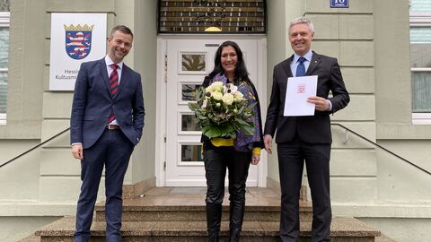 v.l.n.r.: zuständiger Referatsleiter für die Hessische Lehrkräfteakademie im HKM, Ralph Horstkötter, Präsidentin der Hessischen Lehrkräfteakademie, Heide Steiner, Kultusstaatssekretär, Dr. Manuel Lösel
