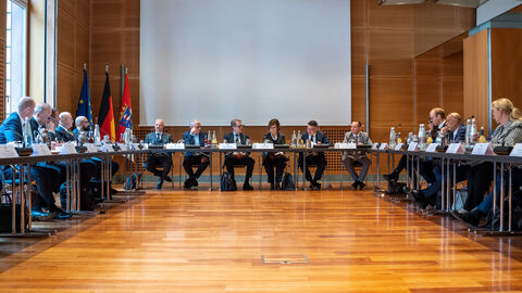 Hessischer Zukunftsrat Wirtschaft Hessischer Zukunftsrat Wirtschaft